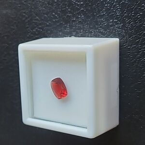 Red Labradorite approx 1.60ct 9mm × 7mm